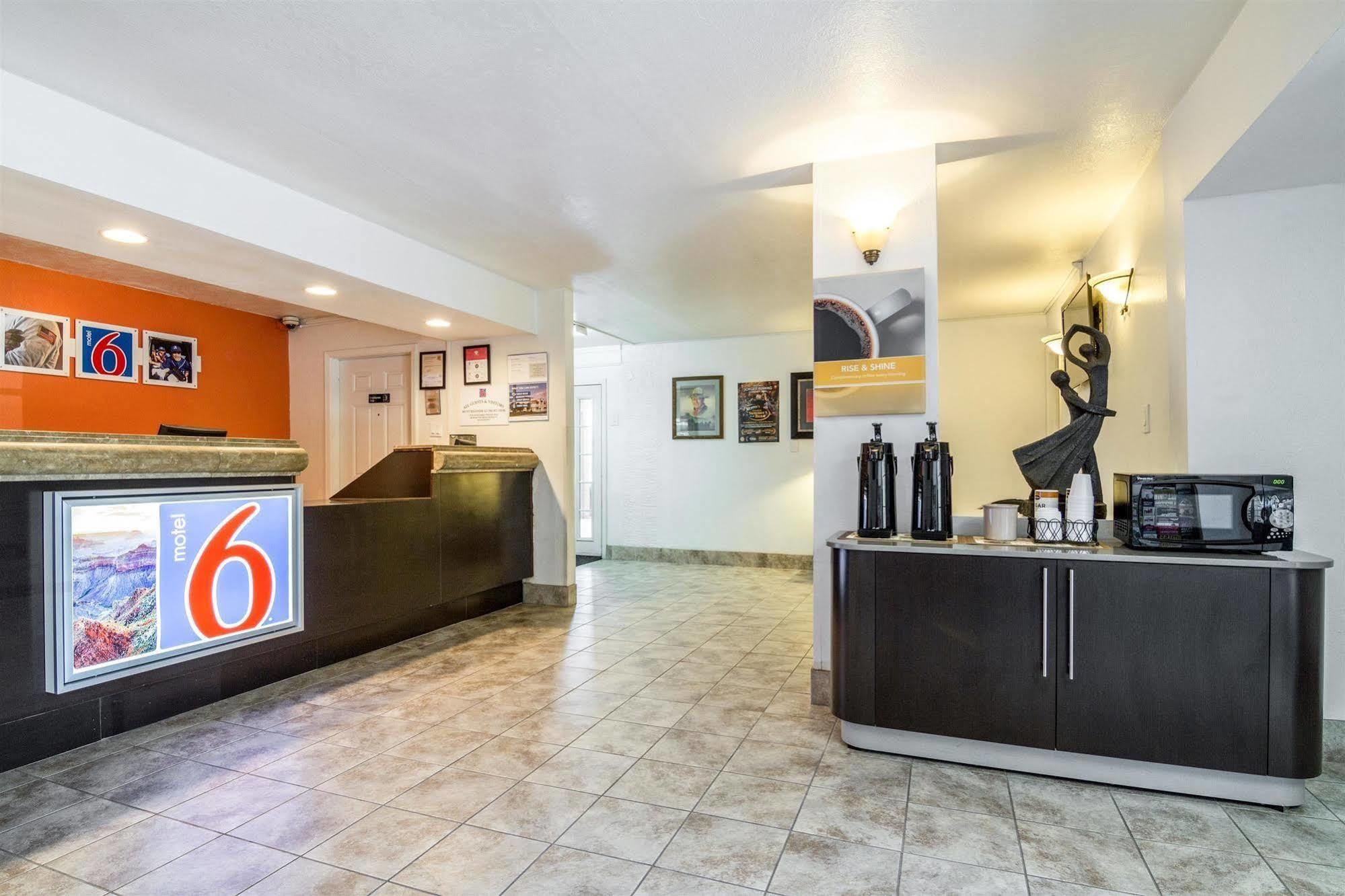 Motel 6 Glendale Az Exterior foto